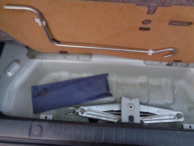 ジムニー ＸＧ　１年走行距離無制限保証付／パートタイム４ＷＤ／ＦＭラジオ／ＡＭラジオ／ＣＤ／フェンダーミラー／背面タイヤ／キーレス／前席パワーウィンドウスイッチ／フロア４速オートマ／エアコン／運転席・助手席エアバック（22枚目）