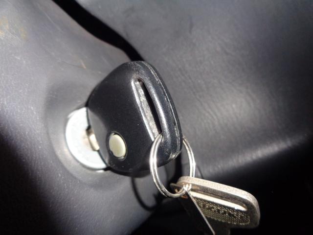 ジムニー ＸＧ　１年走行距離無制限保証付／パートタイム４ＷＤ／ＦＭラジオ／ＡＭラジオ／ＣＤ／フェンダーミラー／背面タイヤ／キーレス／前席パワーウィンドウスイッチ／フロア４速オートマ／エアコン／運転席・助手席エアバック（28枚目）