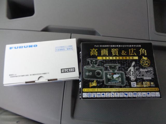 スーパーグレート ベースグレード　コボレーン付き／極東開発工業／７速ＭＴ／ＥＴＣ２．０／前方ドライブレコーダー／ラジオ／ＵＳＢポート／後方モニター／ステアリングスイッチ／プッシュスタート／アイドリングストップ／オートクルーズ（22枚目）