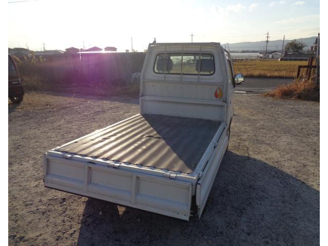 キャリイトラック KU 荷台三方開き/スズキ純正AMラジオ/フロア5速ミッション/走行距離1万8千km/2WD/取扱説明書あり(11枚目)