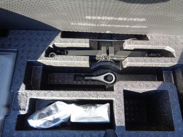 ミラココア ココアプラスＸスマートセレクションＳＮ　１年走行距離無制限保証付／フロントフォグライト／ルーフレール／アイドリングストップ／スマートキー・スペアキーあり／ＥＴＣ／オートエアコン／車載工具／パンク修理キット／パワーウィンドウ（17枚目）