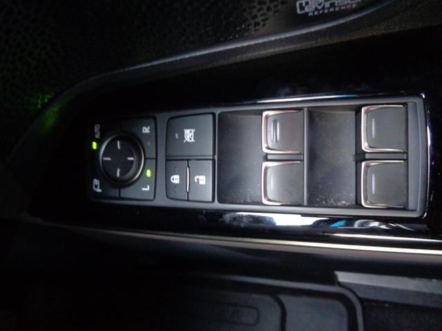 ＬＸ ＬＸ６００　ワンオーナー／外品マフラー／純正２２ＡＷ／サンルーフ／デジタルインナーミラー／全方位カメラ／前後ドライブレコーダー／ＡＣ１００Ｖ／クールボックス／電動格納３列目シート／ＥＴＣ２．０／マークレビンソン（11枚目）