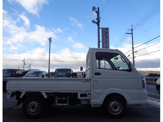 キャリイトラック ＫＣエアコン・パワステ　１年走行距離無制限保証付／パートタイム４ＷＤ／ＥＴＣ／ＦＭラジオ／ＡＭラジオ／荷台三方開き／スペアタイヤ／ヘッドライトレベライザー／運転席エアバッグ／フロアー３速オートマ／エアコン／パワーステアリング（4枚目）