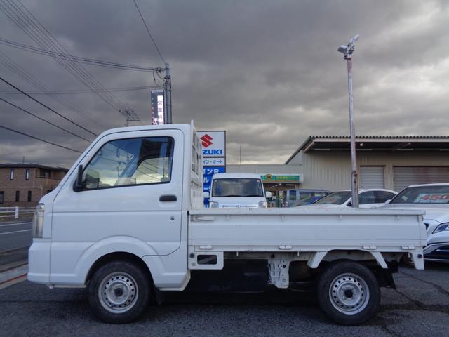 キャリイトラック ＫＣエアコン・パワステ　１年走行距離無制限保証付／パートタイム４ＷＤ／ＥＴＣ／ＦＭラジオ／ＡＭラジオ／荷台三方開き／スペアタイヤ／ヘッドライトレベライザー／運転席エアバッグ／フロアー３速オートマ／エアコン／パワーステアリング（5枚目）