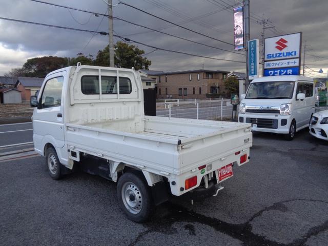 キャリイトラック ＫＣエアコン・パワステ　１年走行距離無制限保証付／パートタイム４ＷＤ／ＥＴＣ／ＦＭラジオ／ＡＭラジオ／荷台三方開き／スペアタイヤ／ヘッドライトレベライザー／運転席エアバッグ／フロアー３速オートマ／エアコン／パワーステアリング（6枚目）