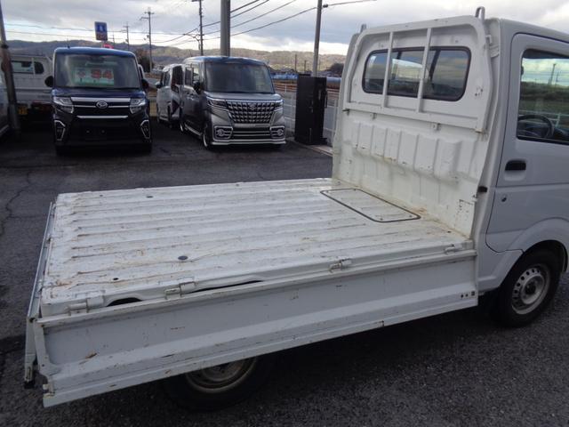 キャリイトラック ＫＣエアコン・パワステ　１年走行距離無制限保証付／パートタイム４ＷＤ／ＥＴＣ／ＦＭラジオ／ＡＭラジオ／荷台三方開き／スペアタイヤ／ヘッドライトレベライザー／運転席エアバッグ／フロアー３速オートマ／エアコン／パワーステアリング（10枚目）