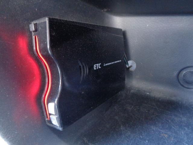 キャリイトラック ＫＣエアコン・パワステ　１年走行距離無制限保証付／パートタイム４ＷＤ／ＥＴＣ／ＦＭラジオ／ＡＭラジオ／荷台三方開き／スペアタイヤ／ヘッドライトレベライザー／運転席エアバッグ／フロアー３速オートマ／エアコン／パワーステアリング（18枚目）