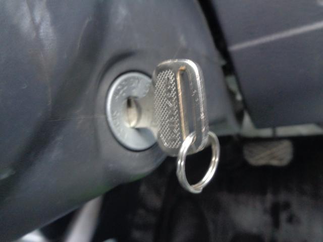 キャリイトラック ＫＣエアコン・パワステ　１年走行距離無制限保証付／パートタイム４ＷＤ／ＥＴＣ／ＦＭラジオ／ＡＭラジオ／荷台三方開き／スペアタイヤ／ヘッドライトレベライザー／運転席エアバッグ／フロアー３速オートマ／エアコン／パワーステアリング（24枚目）