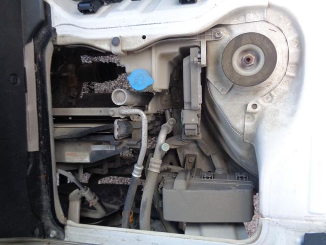 キャリイトラック ＫＣエアコン・パワステ　１年走行距離無制限保証付／パートタイム４ＷＤ／ＥＴＣ／ＦＭラジオ／ＡＭラジオ／荷台三方開き／スペアタイヤ／ヘッドライトレベライザー／運転席エアバッグ／フロアー３速オートマ／エアコン／パワーステアリング（26枚目）