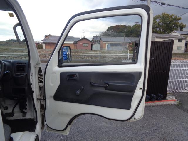 キャリイトラック ＫＣエアコン・パワステ　１年走行距離無制限保証付／パートタイム４ＷＤ／ＥＴＣ／ＦＭラジオ／ＡＭラジオ／荷台三方開き／スペアタイヤ／ヘッドライトレベライザー／運転席エアバッグ／フロアー３速オートマ／エアコン／パワーステアリング（28枚目）
