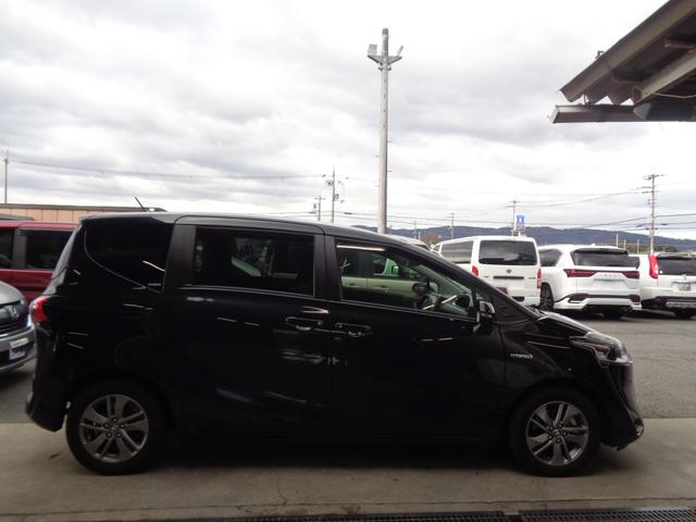 シエンタ ハイブリッド　ファンベースＧ　１年走行距離無制限保証付／ナビ／ＴＶ／全方位カメラ／前方ドライブレコーダ／前席シートヒーター／ハンドルヒーター／オートライト／フロントフォグライト／オートハイビーム／両側パワースライドドア／ＡＣ１００（4枚目）