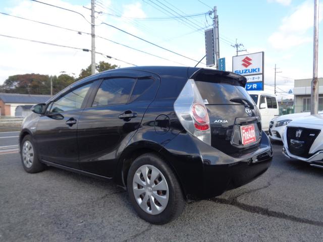 アクア Ｇ　１年走行距離無制限保証付／ワンオーナー／ナビ／ＴＶ／バックモニター／ＥＴＣ／オートライト／前方ドライブレコーダ－／ステアリングスイッチ／プッシュスタート／ＣＤ／ＤＶＤ／ＦＭラジオ／ＡＭラジオ（6枚目）