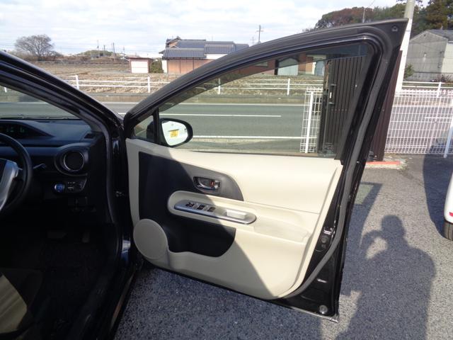 アクア Ｇ　１年走行距離無制限保証付／ワンオーナー／ナビ／ＴＶ／バックモニター／ＥＴＣ／オートライト／前方ドライブレコーダ－／ステアリングスイッチ／プッシュスタート／ＣＤ／ＤＶＤ／ＦＭラジオ／ＡＭラジオ（33枚目）