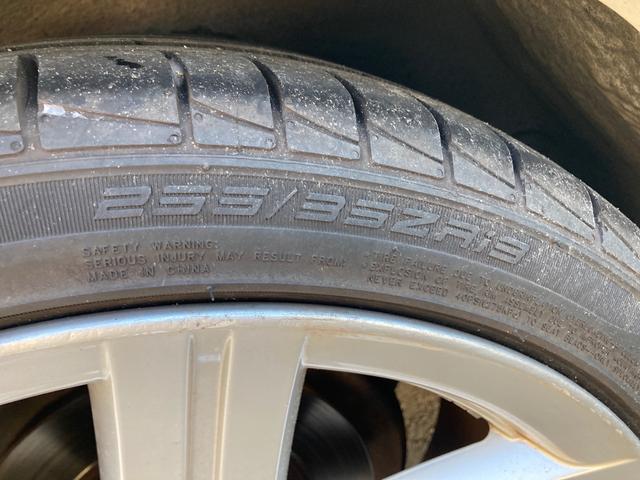 クーペ　ＨＩＤヘッドライト　前２２５／４０Ｒ１８・後２５５／３５ＺＲ１９ＡＷ　革シート　パワーシート　シートヒーター　キーレス　ＥＴＣ　横滑り防止(40枚目)