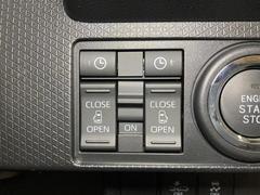 開け閉めも楽々な電動スライドドア♪車外からも運転席からも操作が出来るので便利です。開閉時は周りにご注意して操作して下さい。ワンタッチ・オープン式挟み込み防止機能付！！！ 3
