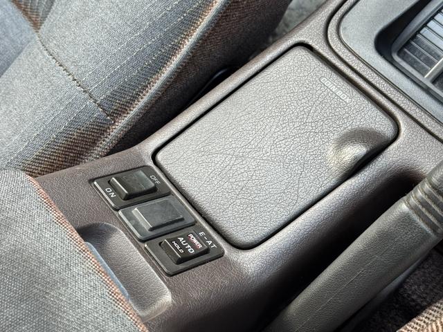 レパード 後期 純正サンルーフ 純正白パールII 1J1 運転席パワーシート V20ツインカムターボ Wedsプロフェッサーアルミ クルーズコントロール リモコンキー 電動格納ドアミラー 日産純正ピュアトロン(69枚目)