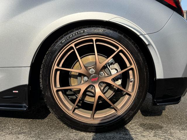 ＢＲＺ Ｓ　１オーナ　６ＭＴ　ＢＢＳ製ＳＴｉパフォーマンス１８インチアルミ　ＳＴｉエアロパッケージ　ＢＬＩＴＺ車高調　ＤＳＣプラス　９型彩速ナビ　フルＴＶ　バックカメラ　柿本改マフラー　ＬＥＤアクセサリーライナー（17枚目）