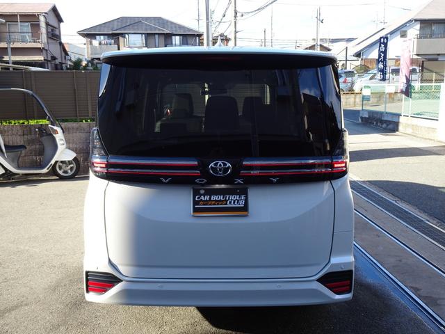 ヴォクシー Ｓ－Ｇ　４ＷＤ　８人乗　寒冷地仕様　１４型後席モニター　　トヨタセーフティ―センス　両側パワースライドドア　純正ディスプレイオーディオ　コネクティッドナビ　バックカメラ　ＥＴＣ２．０　ＣＤ／ＤＶＤデッキ（4枚目）