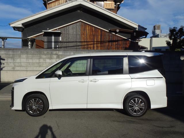 ヴォクシー Ｓ－Ｇ　４ＷＤ　８人乗　寒冷地仕様　１４型後席モニター　　トヨタセーフティ―センス　両側パワースライドドア　純正ディスプレイオーディオ　コネクティッドナビ　バックカメラ　ＥＴＣ２．０　ＣＤ／ＤＶＤデッキ（7枚目）