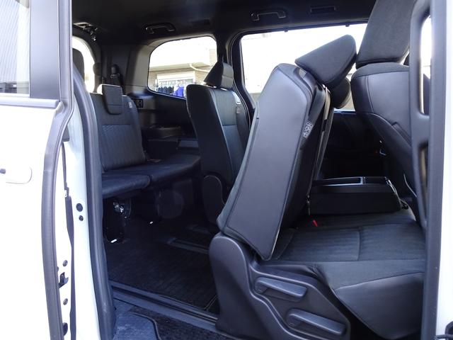 ヴォクシー Ｓ－Ｇ　４ＷＤ　８人乗　寒冷地仕様　１４型後席モニター　　トヨタセーフティ―センス　両側パワースライドドア　純正ディスプレイオーディオ　コネクティッドナビ　バックカメラ　ＥＴＣ２．０　ＣＤ／ＤＶＤデッキ（30枚目）