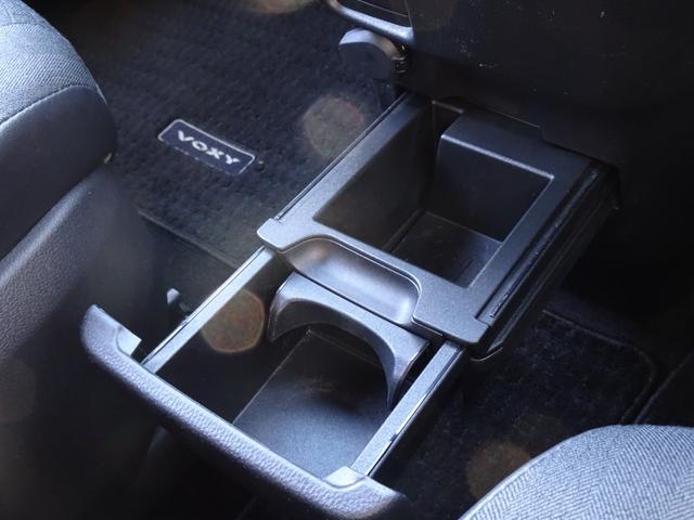 ヴォクシー Ｓ－Ｇ　４ＷＤ　８人乗　寒冷地仕様　１４型後席モニター　　トヨタセーフティ―センス　両側パワースライドドア　純正ディスプレイオーディオ　コネクティッドナビ　バックカメラ　ＥＴＣ２．０　ＣＤ／ＤＶＤデッキ（56枚目）