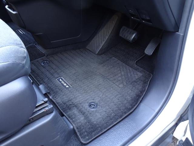 ヴォクシー Ｓ－Ｇ　４ＷＤ　８人乗　寒冷地仕様　１４型後席モニター　　トヨタセーフティ―センス　両側パワースライドドア　純正ディスプレイオーディオ　コネクティッドナビ　バックカメラ　ＥＴＣ２．０　ＣＤ／ＤＶＤデッキ（65枚目）