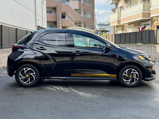 ヤリス ハイブリッドG ヴィッセル神戸仕様 禁煙 VISSEL神戸専用シートカバー・ステリングカバー・ホイールキャップ・サイドデカール 純正ディスプレイオーディオ AC100V トヨタセーフティセンス ワンオーナー ETC(5枚目)