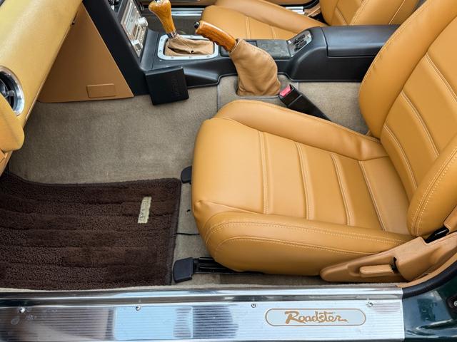 ユーノスロードスター Vスペシャル タンレザーシート 専用スカッフプレート 専用フロアマット プッシュスタート オートエグゼマフラー BBSアルミ NPG車高調 KENWOODツイーター CD/MDレシーバー ETC 記録簿13枚(36枚目)