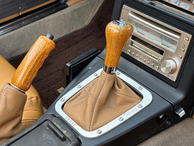 ユーノスロードスター Vスペシャル タンレザーシート 専用スカッフプレート 専用フロアマット プッシュスタート オートエグゼマフラー BBSアルミ NPG車高調 KENWOODツイーター CD/MDレシーバー ETC 記録簿13枚(52枚目)