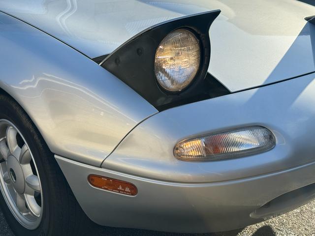 リトラクタブルヘッドライトです、ハロゲンヘッドライトです。