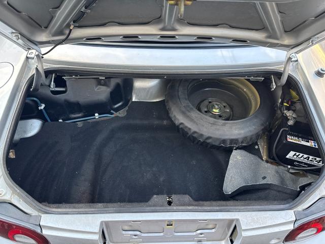 見た目以上に容量がある荷室です、底が深いです。