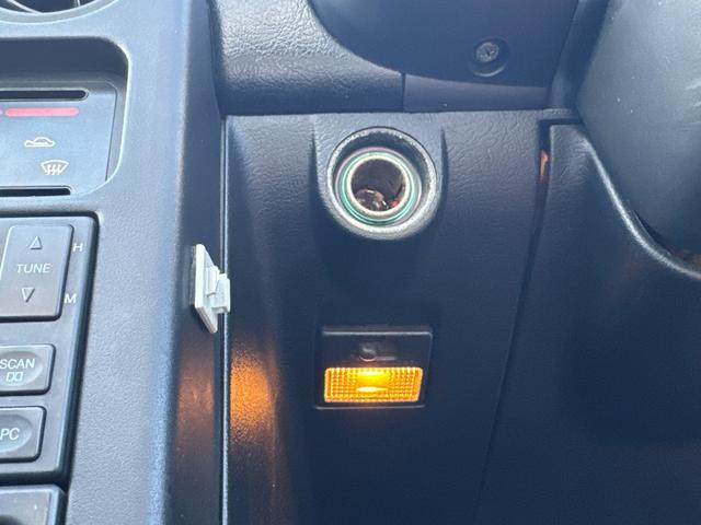 シガーソケットしたの室内灯も正常に作動します。