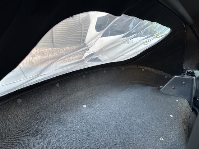 幌を閉めているときは後ろに荷物を載せることもできます。