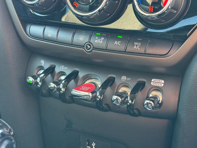 ＭＩＮＩ クーパーＤ　クロスオーバー　インテリジェントセーフティ　ドライビングアシスト　パワーバックドア　純正ＨＤＤナビ　リアビューカメラ　アクティブクルーズコントロール　アンビエントライト　　Ｂｌｕｅｔｏｏｔｈ　ＡｐｐｌｅＣａｒＰｌａｙ（48枚目）