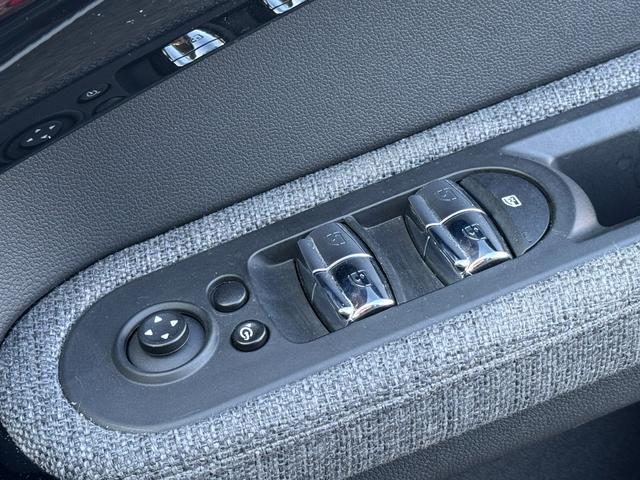 ＭＩＮＩ クーパーＤ　クロスオーバー　インテリジェントセーフティ　ドライビングアシスト　パワーバックドア　純正ＨＤＤナビ　リアビューカメラ　アクティブクルーズコントロール　アンビエントライト　　Ｂｌｕｅｔｏｏｔｈ　ＡｐｐｌｅＣａｒＰｌａｙ（56枚目）