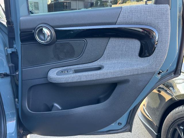 ＭＩＮＩ クーパーＤ　クロスオーバー　インテリジェントセーフティ　ドライビングアシスト　パワーバックドア　純正ＨＤＤナビ　リアビューカメラ　アクティブクルーズコントロール　アンビエントライト　　Ｂｌｕｅｔｏｏｔｈ　ＡｐｐｌｅＣａｒＰｌａｙ（61枚目）