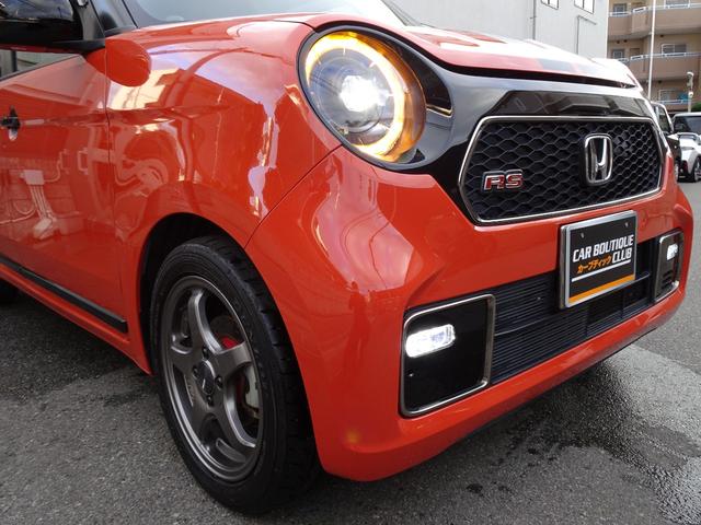 Ｎ－ＯＮＥ ＲＳ　６ＭＴ　エンケイ１５インチ　モデューロサス　ＨＫＳマフラー　ツートーンカラー　無限サイドバイザー　無限ドアハンドルプロテクター　センターストライプデカール　ギャザーズ８インチナビ　前後ドラレコ（9枚目）