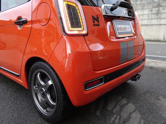 Ｎ－ＯＮＥ ＲＳ　６ＭＴ　エンケイ１５インチ　モデューロサス　ＨＫＳマフラー　ツートーンカラー　無限サイドバイザー　無限ドアハンドルプロテクター　センターストライプデカール　ギャザーズ８インチナビ　前後ドラレコ（12枚目）