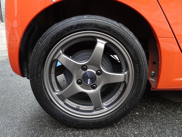 Ｎ－ＯＮＥ ＲＳ　６ＭＴ　エンケイ１５インチ　モデューロサス　ＨＫＳマフラー　ツートーンカラー　無限サイドバイザー　無限ドアハンドルプロテクター　センターストライプデカール　ギャザーズ８インチナビ　前後ドラレコ（20枚目）