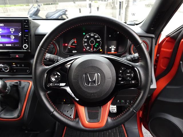 Ｎ－ＯＮＥ ＲＳ　６ＭＴ　エンケイ１５インチ　モデューロサス　ＨＫＳマフラー　ツートーンカラー　無限サイドバイザー　無限ドアハンドルプロテクター　センターストライプデカール　ギャザーズ８インチナビ　前後ドラレコ（44枚目）