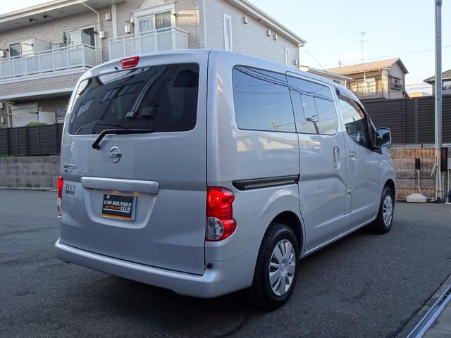 ＮＶ２００バネットワゴン １６Ｘ－２Ｒ　フジカーズ　ＦＯＣＳ　Ｌｕｓ　サブバッテリー　走行充電　外部電源　インバーター　ＲＥＶＯシート　脱着式テーブル　遮光カーテン　天井ＬＥＤ照明　社外７インチナビ　バックカメラ　フリップダウンモニター（6枚目）