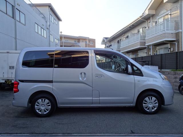 ＮＶ２００バネットワゴン １６Ｘ－２Ｒ　フジカーズ　ＦＯＣＳ　Ｌｕｓ　サブバッテリー　走行充電　外部電源　インバーター　ＲＥＶＯシート　脱着式テーブル　遮光カーテン　天井ＬＥＤ照明　社外７インチナビ　バックカメラ　フリップダウンモニター（8枚目）