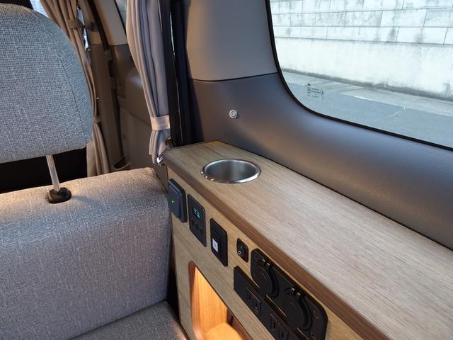 ＮＶ２００バネットワゴン １６Ｘ－２Ｒ　フジカーズ　ＦＯＣＳ　Ｌｕｓ　サブバッテリー　走行充電　外部電源　インバーター　ＲＥＶＯシート　脱着式テーブル　遮光カーテン　天井ＬＥＤ照明　社外７インチナビ　バックカメラ　フリップダウンモニター（12枚目）
