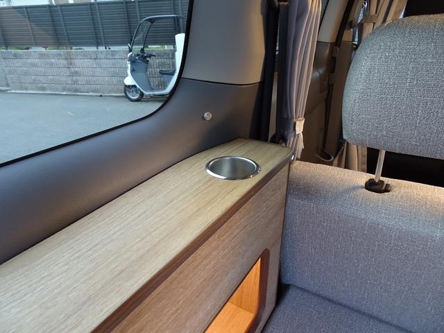ＮＶ２００バネットワゴン １６Ｘ－２Ｒ　フジカーズ　ＦＯＣＳ　Ｌｕｓ　サブバッテリー　走行充電　外部電源　インバーター　ＲＥＶＯシート　脱着式テーブル　遮光カーテン　天井ＬＥＤ照明　社外７インチナビ　バックカメラ　フリップダウンモニター（14枚目）
