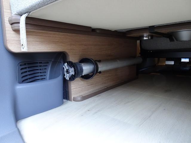 ＮＶ２００バネットワゴン １６Ｘ－２Ｒ　フジカーズ　ＦＯＣＳ　Ｌｕｓ　サブバッテリー　走行充電　外部電源　インバーター　ＲＥＶＯシート　脱着式テーブル　遮光カーテン　天井ＬＥＤ照明　社外７インチナビ　バックカメラ　フリップダウンモニター（17枚目）