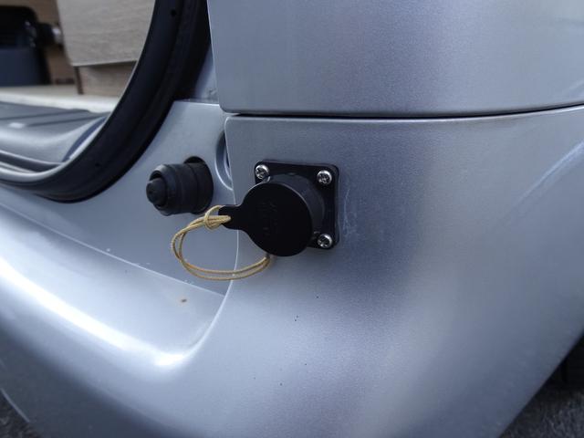 ＮＶ２００バネットワゴン １６Ｘ－２Ｒ　フジカーズ　ＦＯＣＳ　Ｌｕｓ　サブバッテリー　走行充電　外部電源　インバーター　ＲＥＶＯシート　脱着式テーブル　遮光カーテン　天井ＬＥＤ照明　社外７インチナビ　バックカメラ　フリップダウンモニター（23枚目）