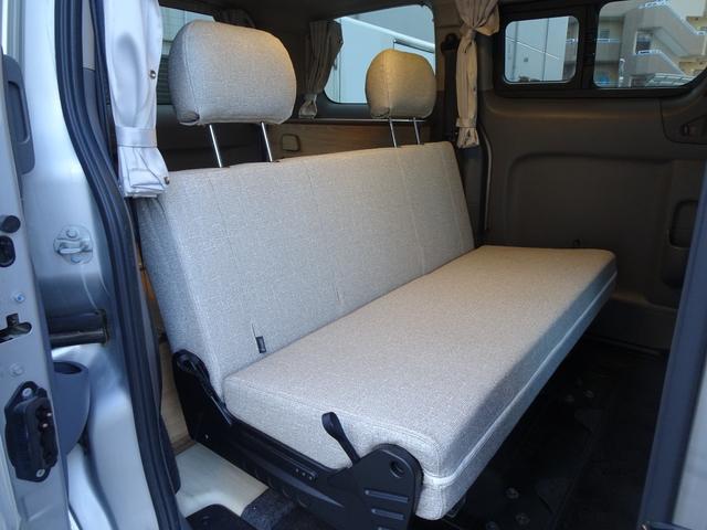 ＮＶ２００バネットワゴン １６Ｘ－２Ｒ　フジカーズ　ＦＯＣＳ　Ｌｕｓ　サブバッテリー　走行充電　外部電源　インバーター　ＲＥＶＯシート　脱着式テーブル　遮光カーテン　天井ＬＥＤ照明　社外７インチナビ　バックカメラ　フリップダウンモニター（25枚目）