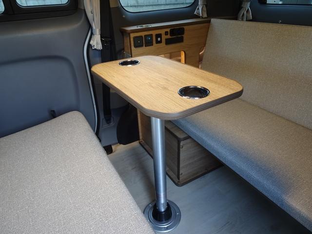 ＮＶ２００バネットワゴン １６Ｘ－２Ｒ　フジカーズ　ＦＯＣＳ　Ｌｕｓ　サブバッテリー　走行充電　外部電源　インバーター　ＲＥＶＯシート　脱着式テーブル　遮光カーテン　天井ＬＥＤ照明　社外７インチナビ　バックカメラ　フリップダウンモニター（30枚目）
