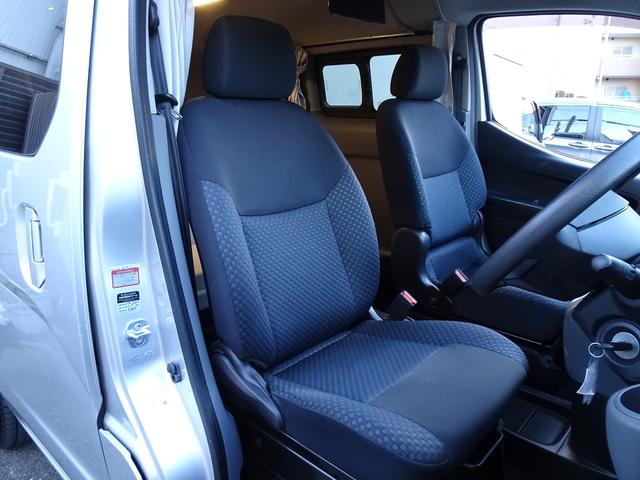 ＮＶ２００バネットワゴン １６Ｘ－２Ｒ　フジカーズ　ＦＯＣＳ　Ｌｕｓ　サブバッテリー　走行充電　外部電源　インバーター　ＲＥＶＯシート　脱着式テーブル　遮光カーテン　天井ＬＥＤ照明　社外７インチナビ　バックカメラ　フリップダウンモニター（43枚目）