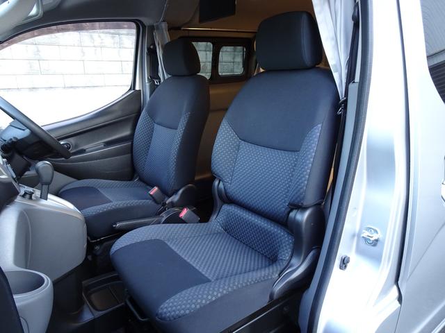 ＮＶ２００バネットワゴン １６Ｘ－２Ｒ　フジカーズ　ＦＯＣＳ　Ｌｕｓ　サブバッテリー　走行充電　外部電源　インバーター　ＲＥＶＯシート　脱着式テーブル　遮光カーテン　天井ＬＥＤ照明　社外７インチナビ　バックカメラ　フリップダウンモニター（45枚目）